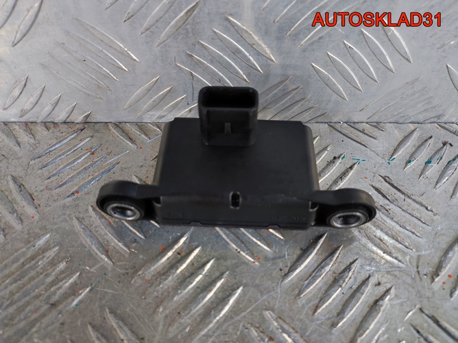 Датчик ускорения Opel Astra J 1,6 A16XER 13581120