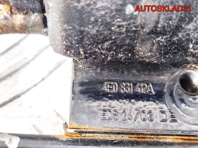 Петля двери передней правой Audi A8 D3 4E0831412A