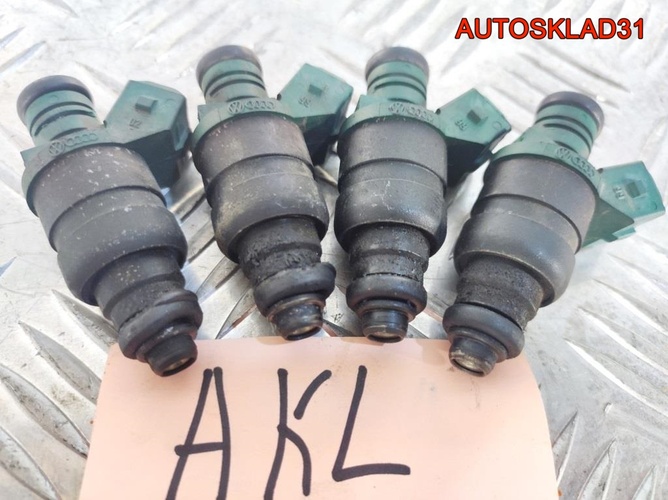 Форсунка топливная VW Golf 4 1,6 AKL 037906031AA