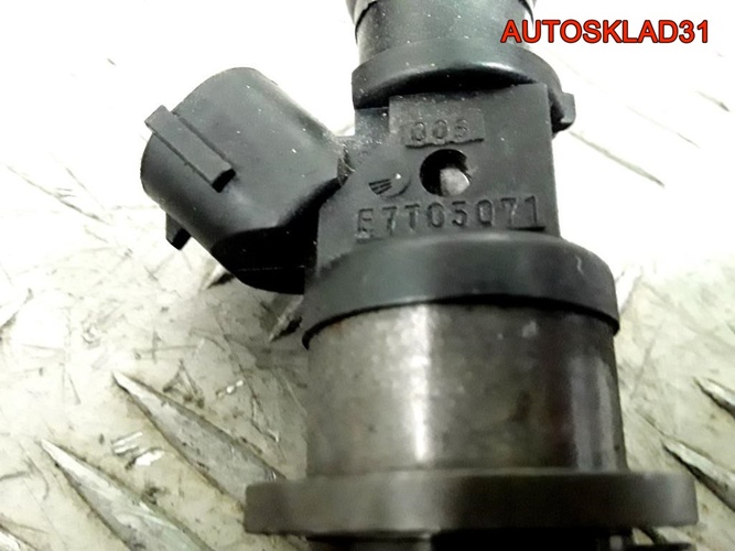 Форсунка инжекторная Mitsubishi Carisma DA 4G93