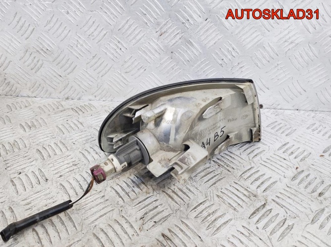 Указатель поворота левый Audi A4 B5