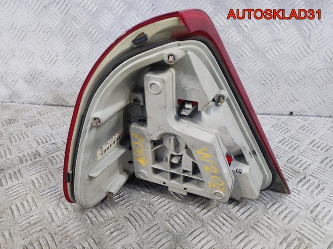Фонарь задний правый Mercedes W202 A2028201064