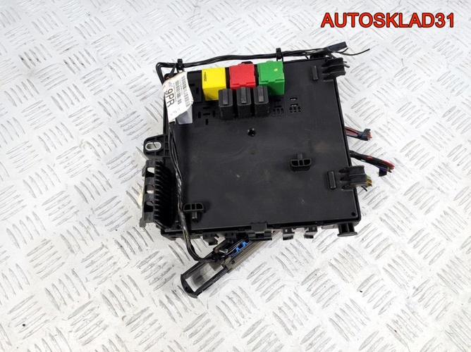 Блок предохранителей Opel Vectra C 13112909