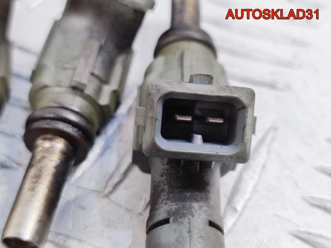 Форсунка топливная Audi A6 C5 1,8 ANB 06B133551B