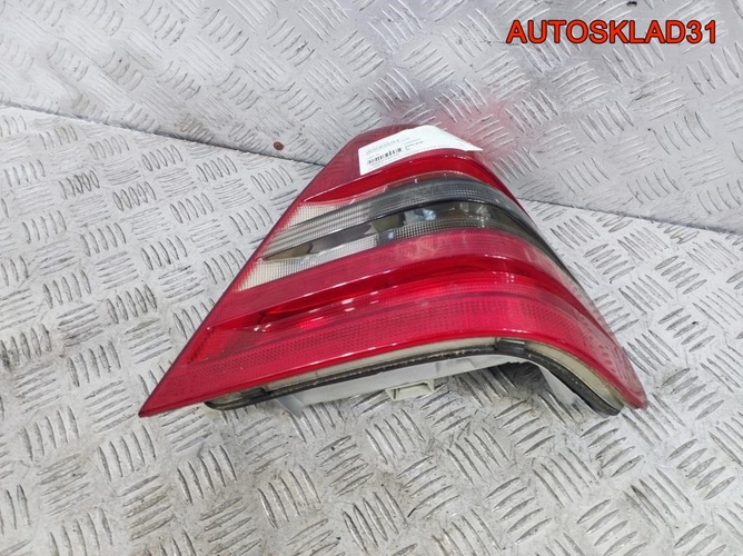 Фонарь задний правый Mercedes W202 A2028201064