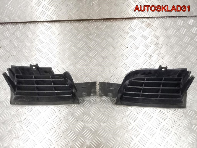 Решетка радиатора Mitsubishi Carisma MR914635