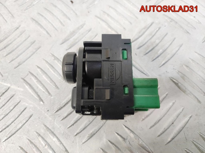 Переключатель регулировки зеркала Nissan Qashqai