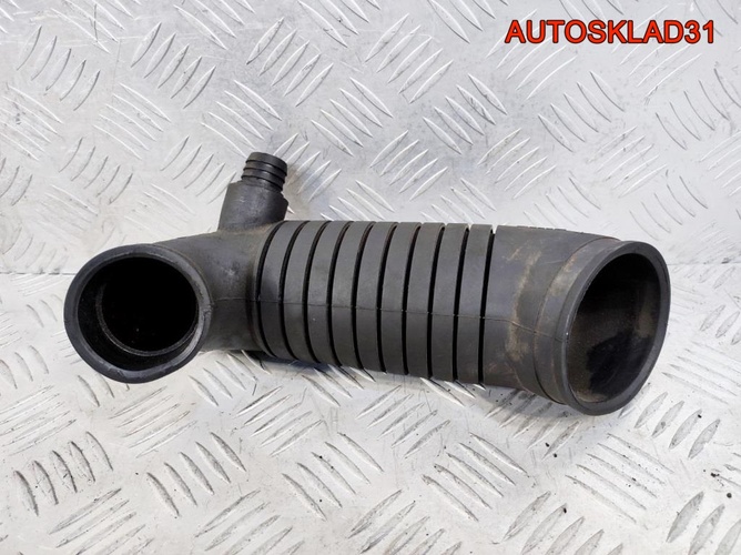 Патрубок турбины VW Passat B5 1,9 AJM 8D0129615C