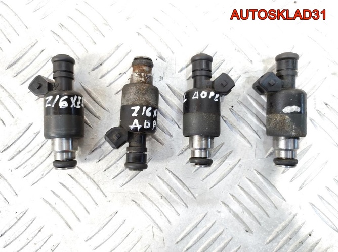 Форсунка инжекторная Opel Vectra B 17089276