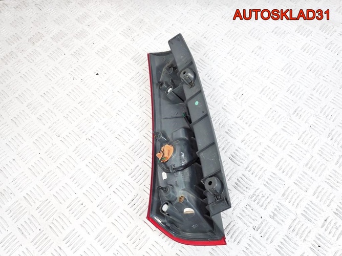 Фонарь задний правый Kia Ceed 924041H300