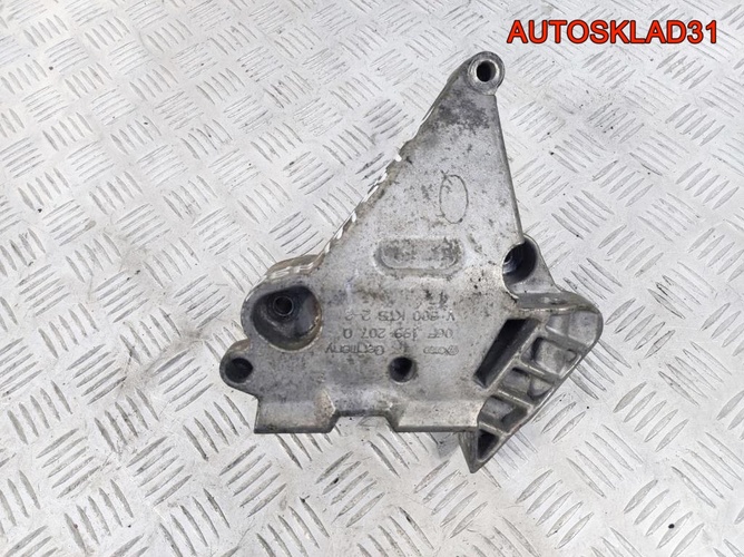 Кронштейн опоры двигателя VW Golf 5 06F199207Q