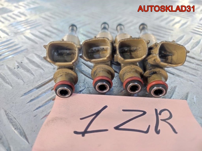Форсунка топливная Toyota Corolla E15 2325037010
