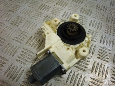 Моторчик стеклоподъёмника Ford Focus 2 0130822217 - АвтоСклад31.рф - авторазборка контрактные б/у запчасти в г. Белгород