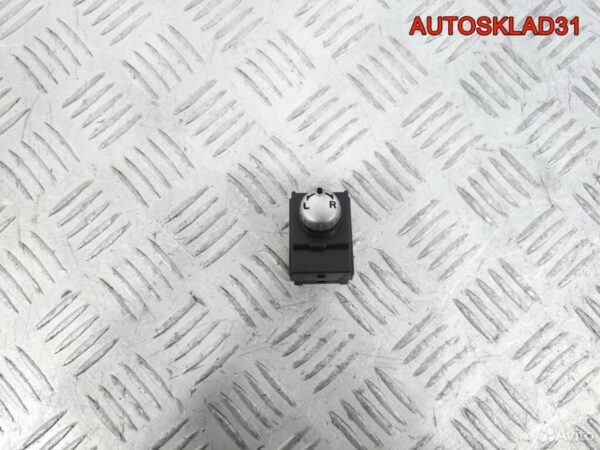 Кронштейн генератора VW Passat B5+ 038903143AE - АвтоСклад31.рф - авторазборка контрактные б/у запчасти в г. Белгород