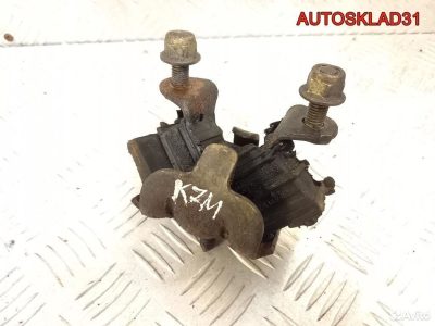 Опора двигателя правая Renault Megane 1 1.6 K7M - АвтоСклад31.рф - авторазборка контрактные б/у запчасти в г. Белгород