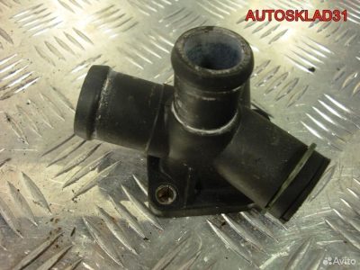 Фланец системы охлаждения VW Passat B5 058121133C - АвтоСклад31.рф - авторазборка контрактные б/у запчасти в г. Белгород
