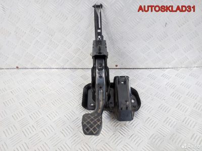 Педаль сцеплени с кронштейном VW Golf 4 1J1721101C - АвтоСклад31.рф - авторазборка контрактные б/у запчасти в г. Белгород