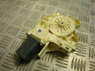 Моторчик стеклоподъёмника Ford Focus 2 0130822217 - АвтоСклад31.рф - авторазборка контрактные б/у запчасти в г. Белгород