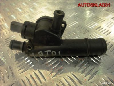 Фланец системы охлаждения VW Passat B6 038121132D - АвтоСклад31.рф - авторазборка контрактные б/у запчасти в г. Белгород