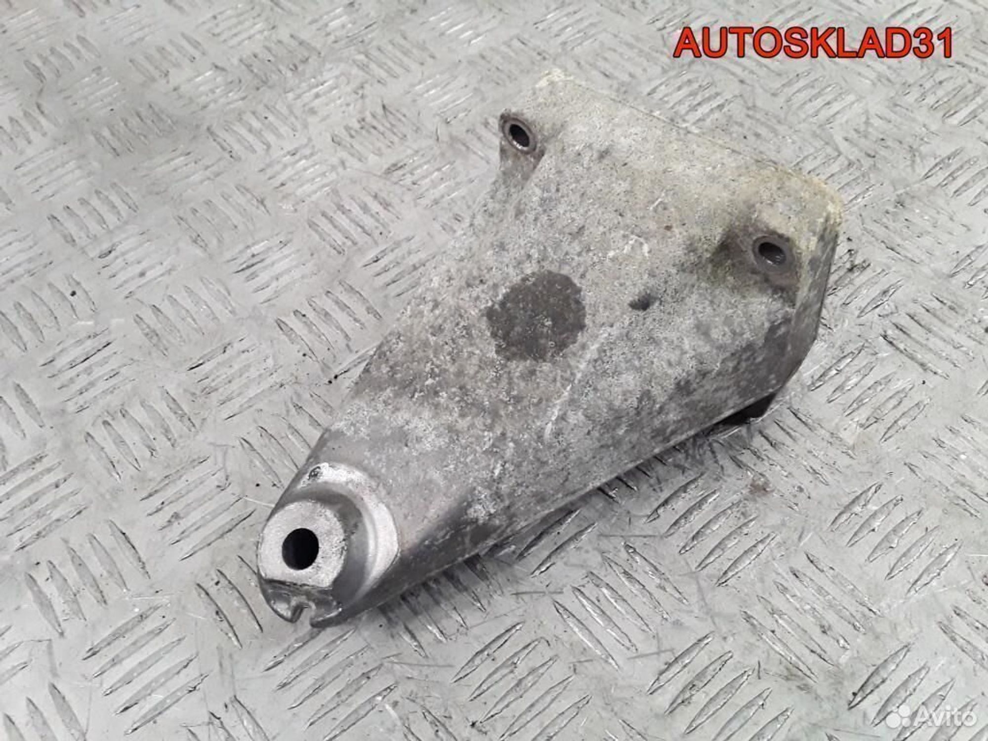 Кронштейн двигателя правый Mercedes W203 М111.955 - АвтоСклад31.рф - авторазборка контрактные б/у запчасти в г. Белгород Кронштейн двигателя правый Mercedes W203 М111.955 - АвтоСклад31.рф - авторазборка контрактные б/у запчасти в г. Белгород