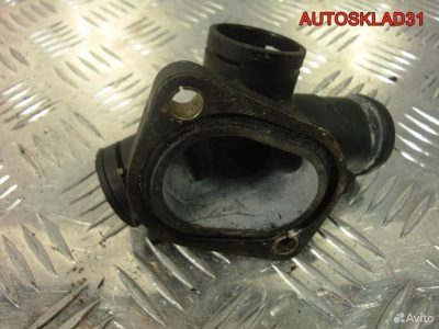 Фланец системы охлаждения VW Passat B5 058121133C - АвтоСклад31.рф - авторазборка контрактные б/у запчасти в г. Белгород