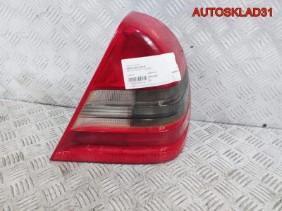 Фонарь задний правый Mercedes W202 A2028201064 - АвтоСклад31.рф - авторазборка контрактные б/у запчасти в г. Белгород