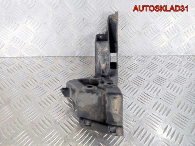 Кронштейн на порог задний левый Audi A8 D3 - АвтоСклад31.рф - авторазборка контрактные б/у запчасти в г. Белгород