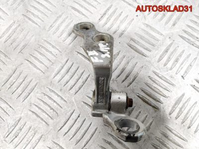 Петля двери задней правой нижняя Ford Focus 2 - АвтоСклад31.рф - авторазборка контрактные б/у запчасти в г. Белгород