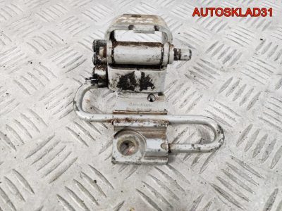 Петля двери передняя правая нижняя Audi A6 C5 - АвтоСклад31.рф - авторазборка контрактные б/у запчасти в г. Белгород