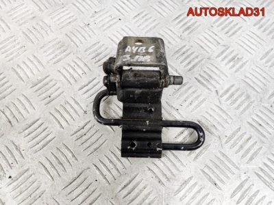 Петля двери задней правой нижняя Audi A4 B6 - АвтоСклад31.рф - авторазборка контрактные б/у запчасти в г. Белгород