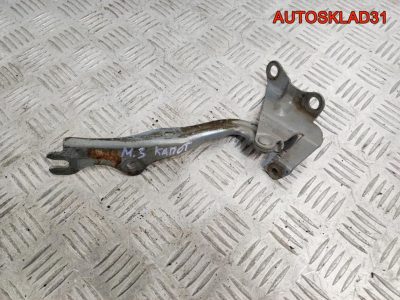 Петля капота правая Mazda 3 BK B32H52410A Хетчбэк - АвтоСклад31.рф - авторазборка контрактные б/у запчасти в г. Белгород