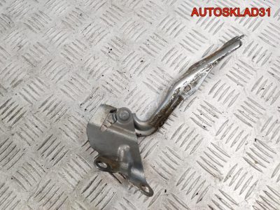 Петля капота правая Mazda 3 BK B32H52410A Хетчбэк - АвтоСклад31.рф - авторазборка контрактные б/у запчасти в г. Белгород