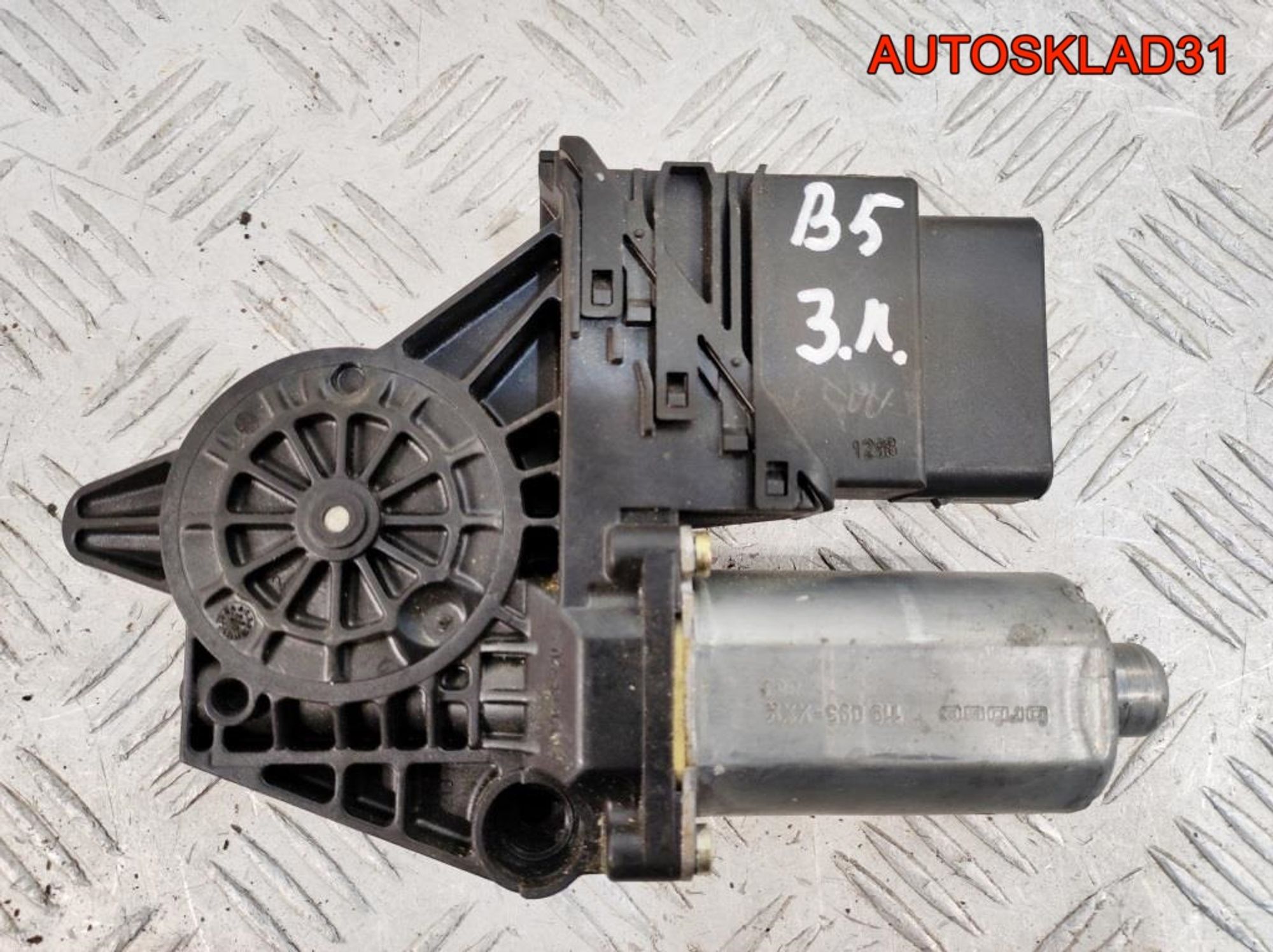 Моторчик стеклоподъемника зад левый VW Passat B5 101439201 - АвтоСклад31.рф - авторазборка контрактные б/у запчасти в г. Белгород Моторчик стеклоподъемника зад левый VW Passat B5 101439201 - АвтоСклад31.рф - авторазборка контрактные б/у запчасти в г. Белгород