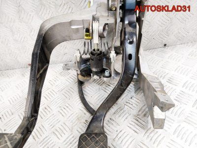 Блок педалей МКПП VW Passat B5 8D1721117P - АвтоСклад31.рф - авторазборка контрактные б/у запчасти в г. Белгород